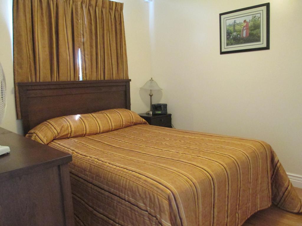 Comerford'S Ocean View Suites Holyrood Δωμάτιο φωτογραφία