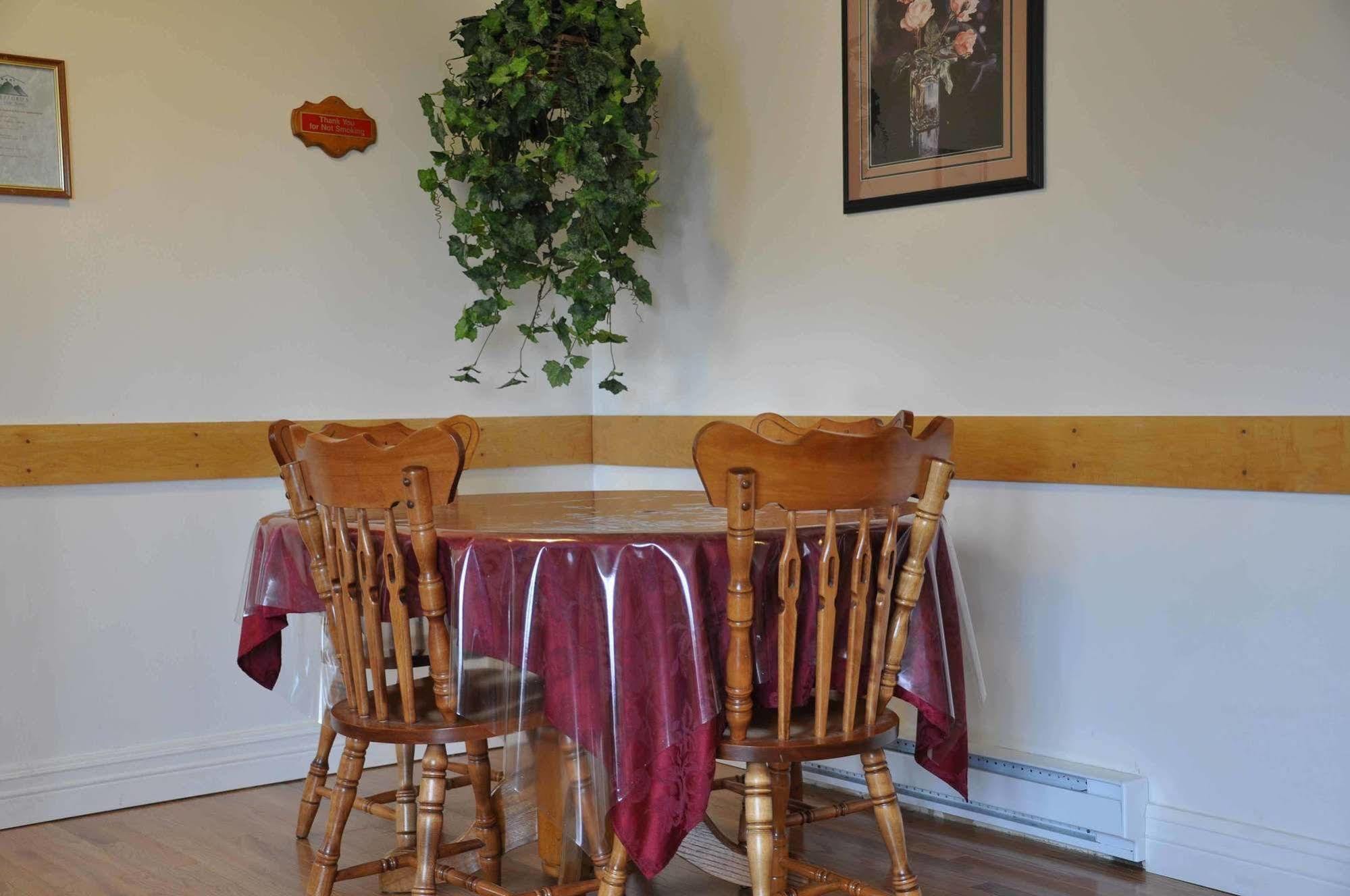Comerford'S Ocean View Suites Holyrood Εξωτερικό φωτογραφία