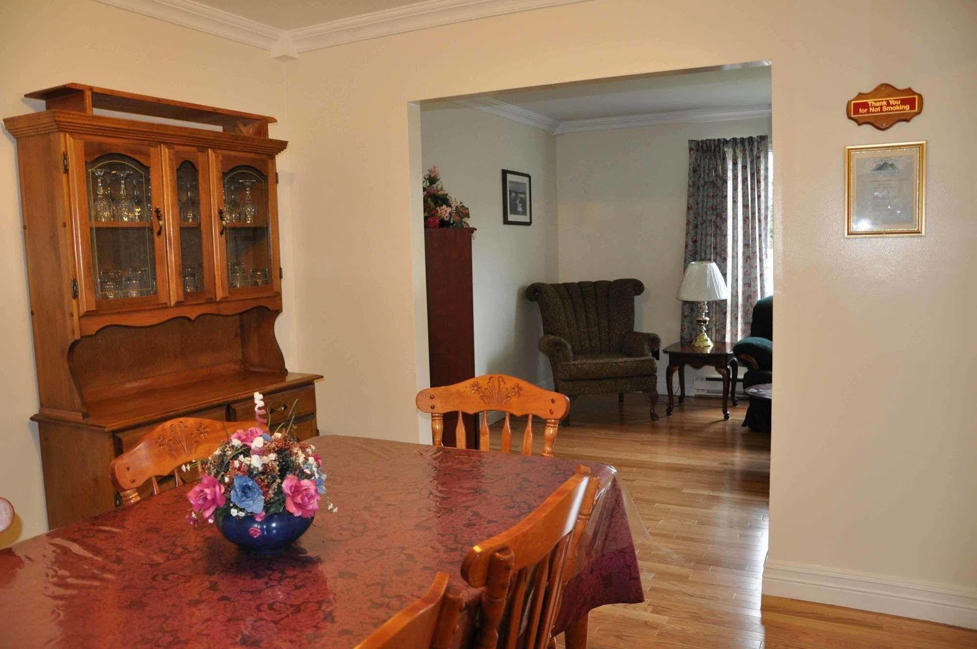 Comerford'S Ocean View Suites Holyrood Εξωτερικό φωτογραφία