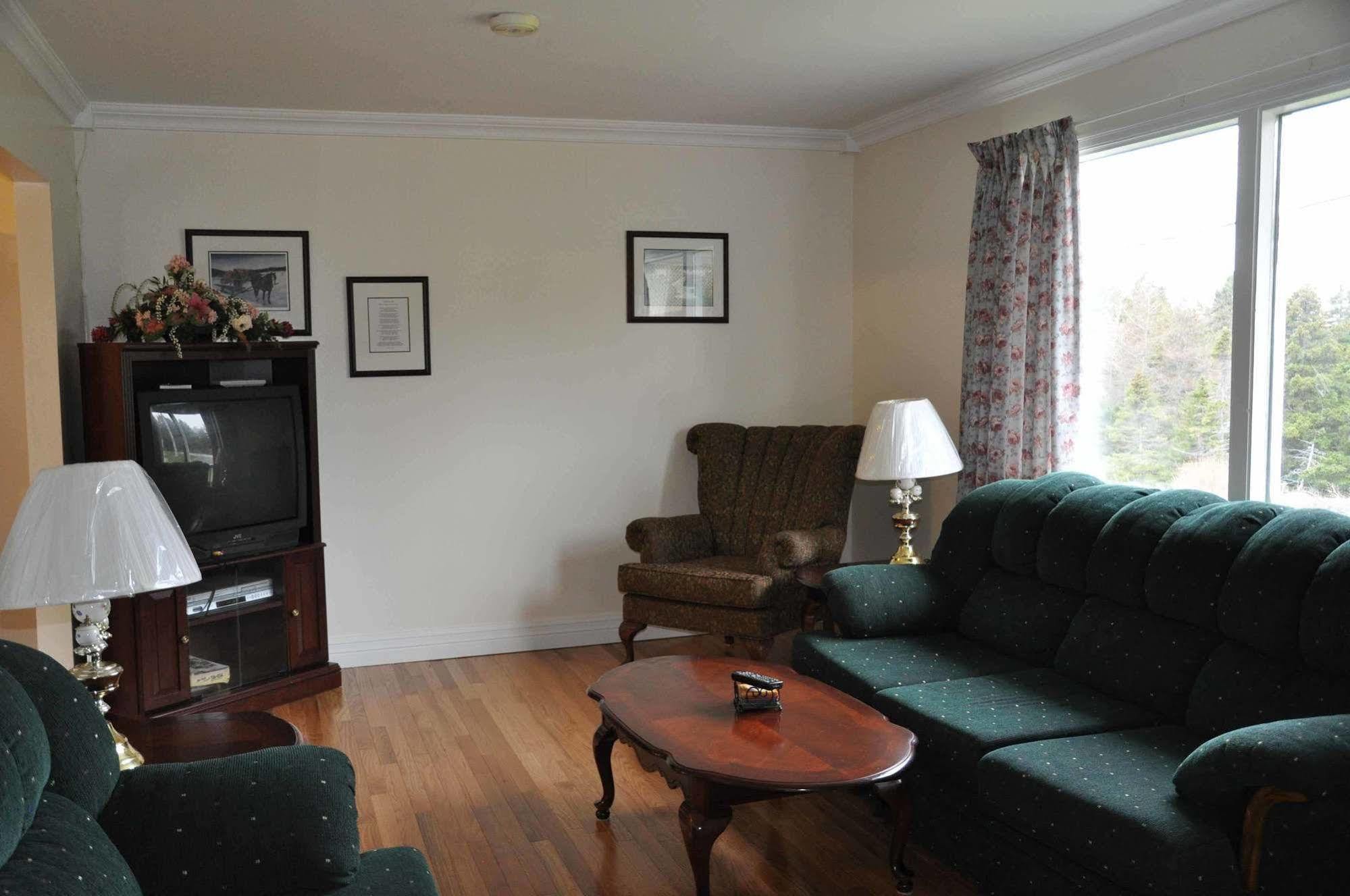 Comerford'S Ocean View Suites Holyrood Εξωτερικό φωτογραφία
